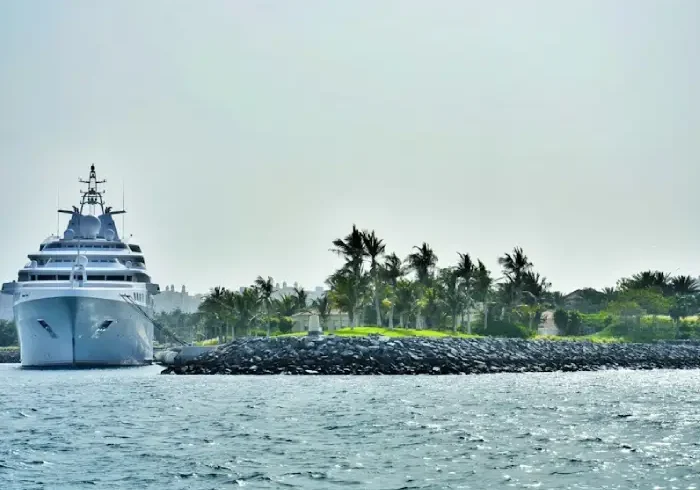 Exploring Palm Jumeirah from a Yacht Dubai Tour